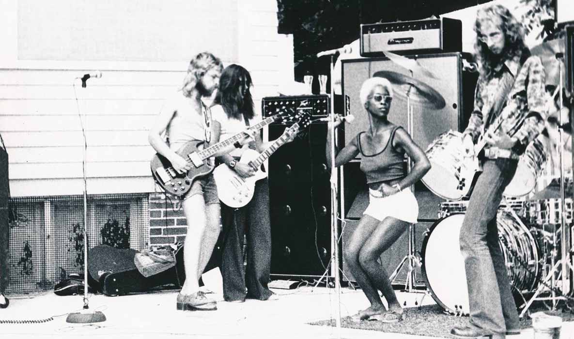Arlinda dancing with Rare Earth